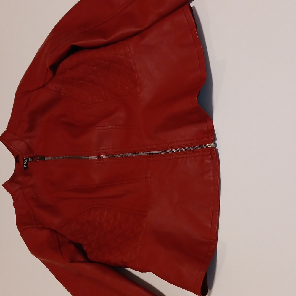 Baccini faux leather jacket size  PM maroon zip with pleated bottom